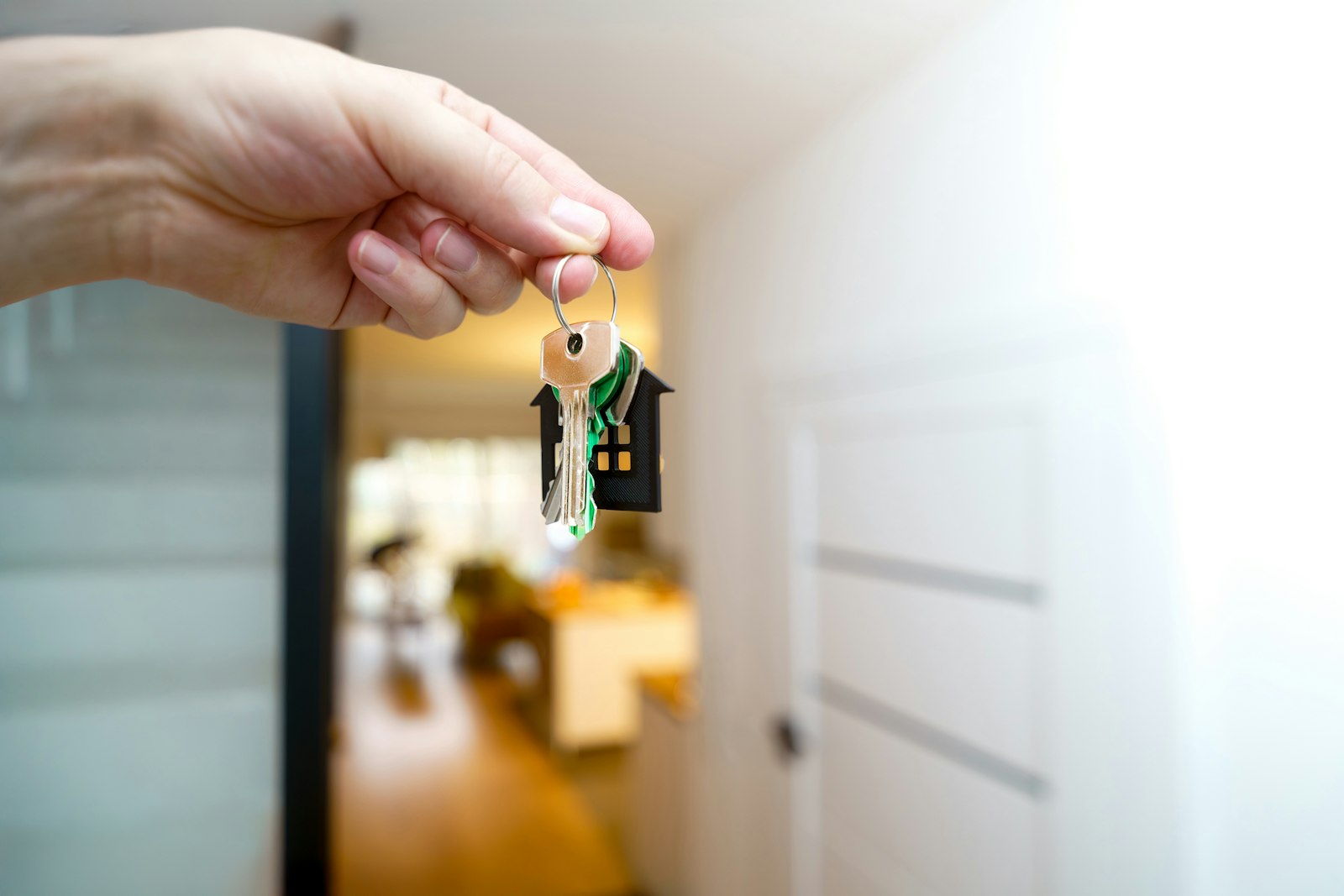 Llaves de una nueva casa en la entrada